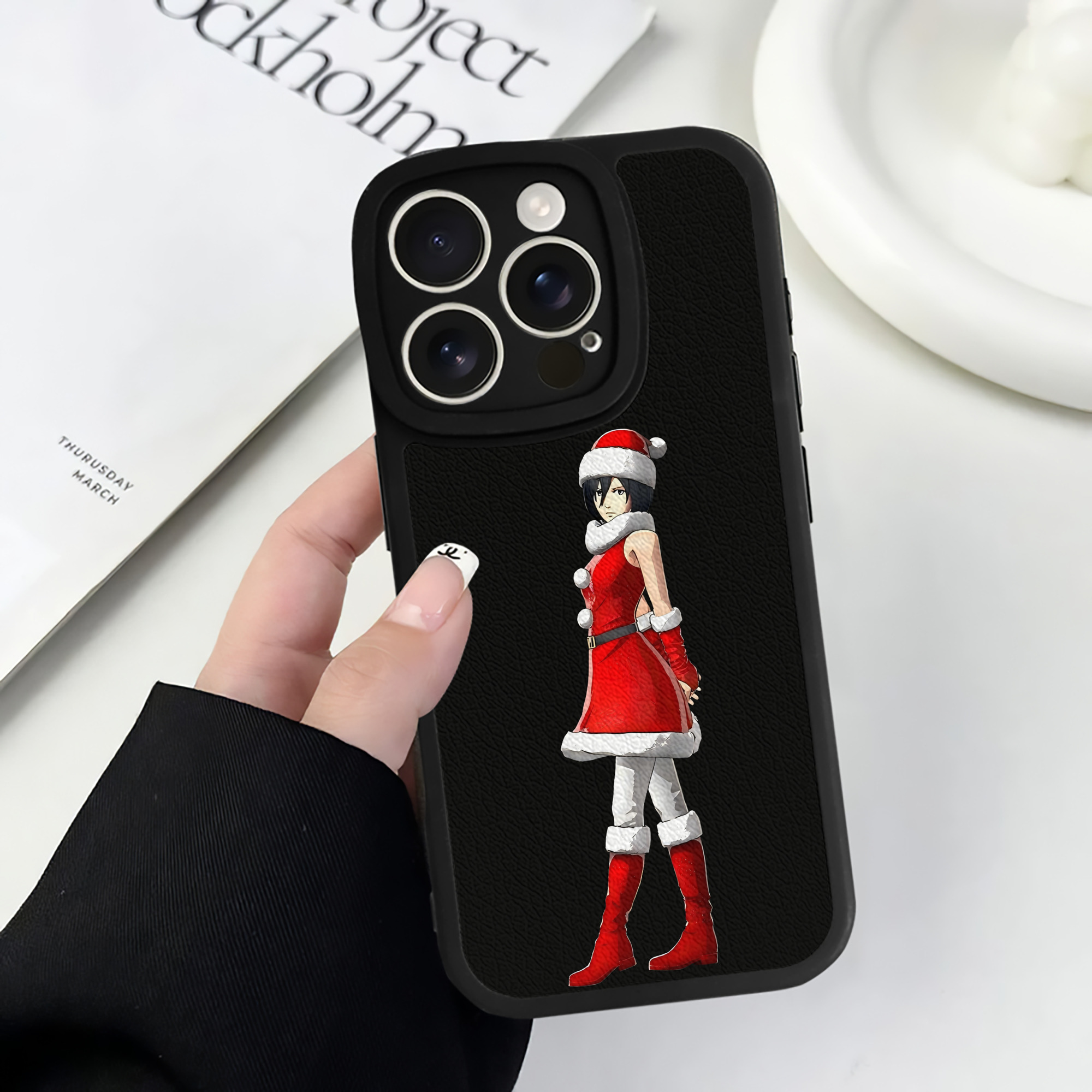 （画像用） 進撃の巨人 ミカサ·アッカーマン Attack on Titan Mikasa Ackerman 【iPhone 16シリーズ対応】シリコンスマホケース（レザー調） 材質：シリコン